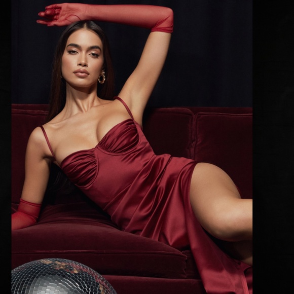 House of CB “Flora” Pleated Satin Midi Wine Dress NWOT size Small - Picture 4 of 10